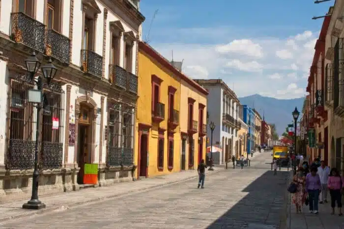 How to Get from Huatulco to Oaxaca City, Mexico (4 Easy Options)